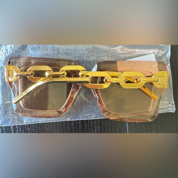Gold-Tinted Square Sunglasses
0378 - Picture 2 of 3